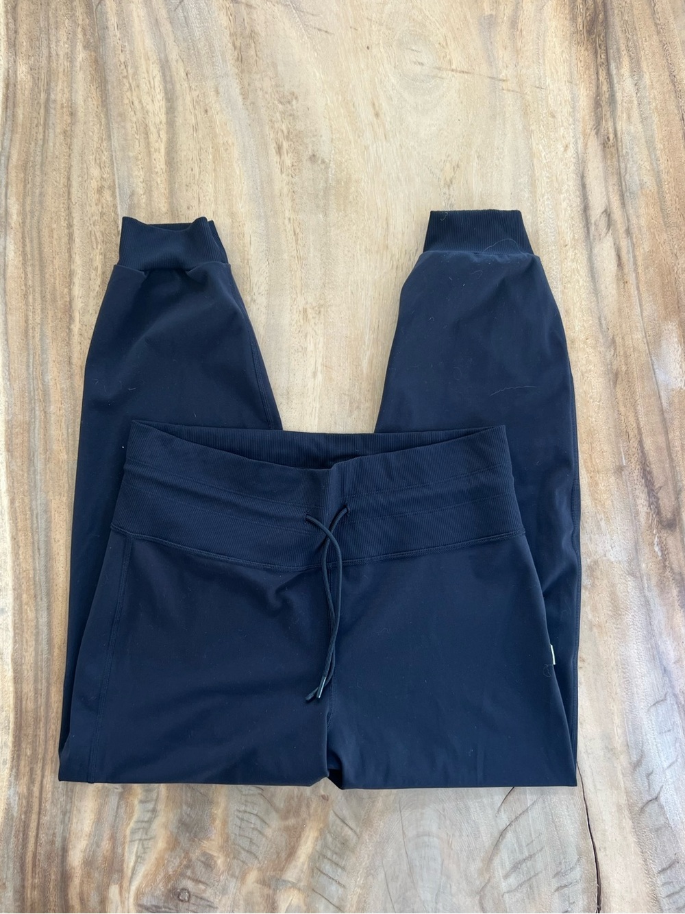 Vuori black daily joggers